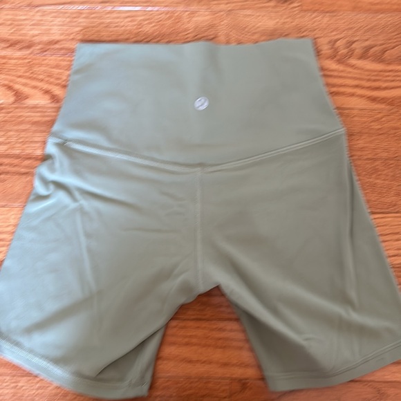 Lululemon align shorts. Size 4 - Picture 5 of 5